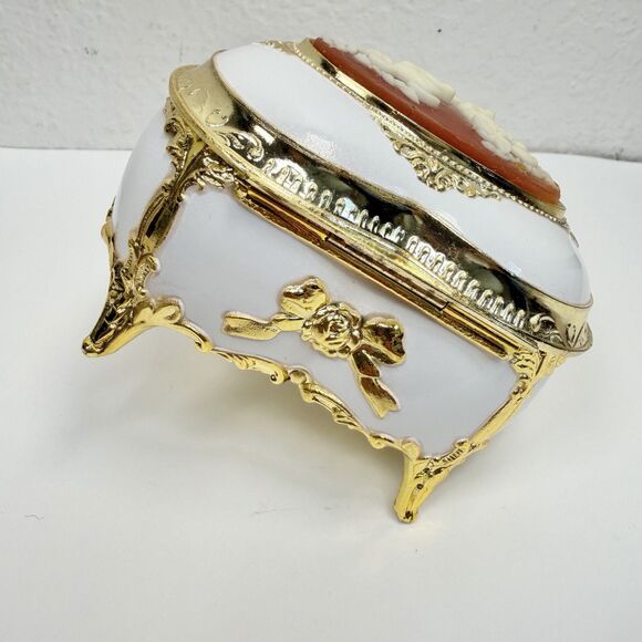 Disney Cameo Plate Mickey Minnie Heart Jewelry Box Music Box White & Gold W/ Box - Picture 11 of 17